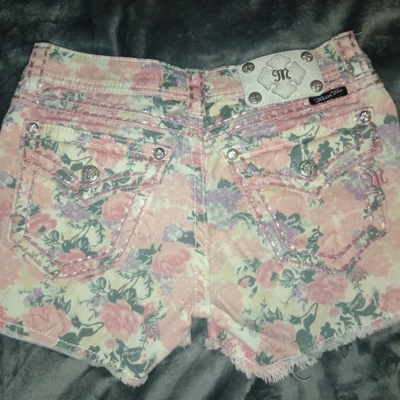 Shorts - Picture 2 of 3